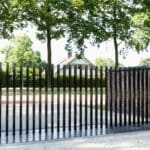 Exclusieve metalen poort | Poort die de grond in gaat | Tereco Breda