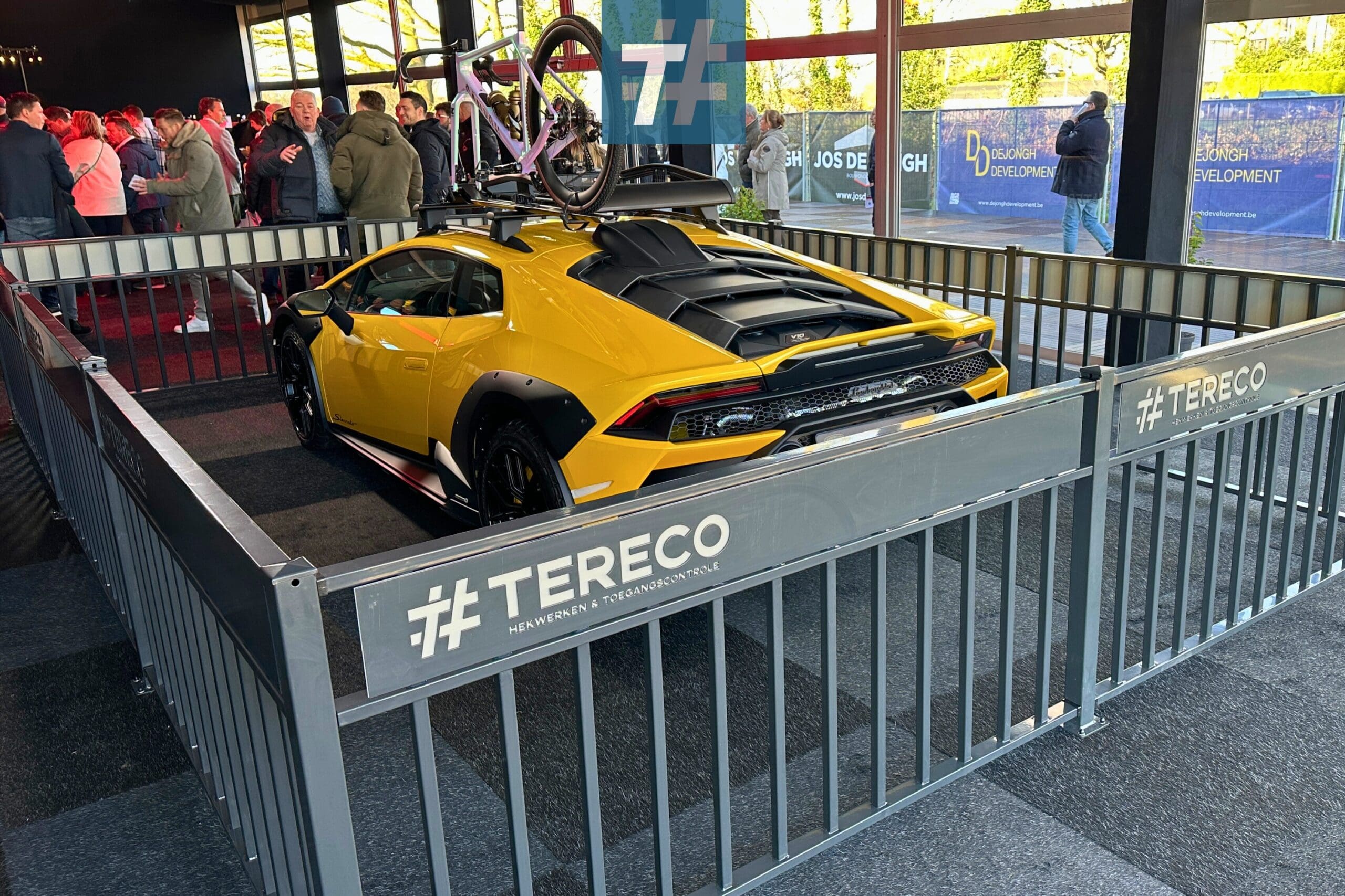 Lamborghini Huracan Sterrato display bij Cross Hoogerheide met Tereco hekwerk